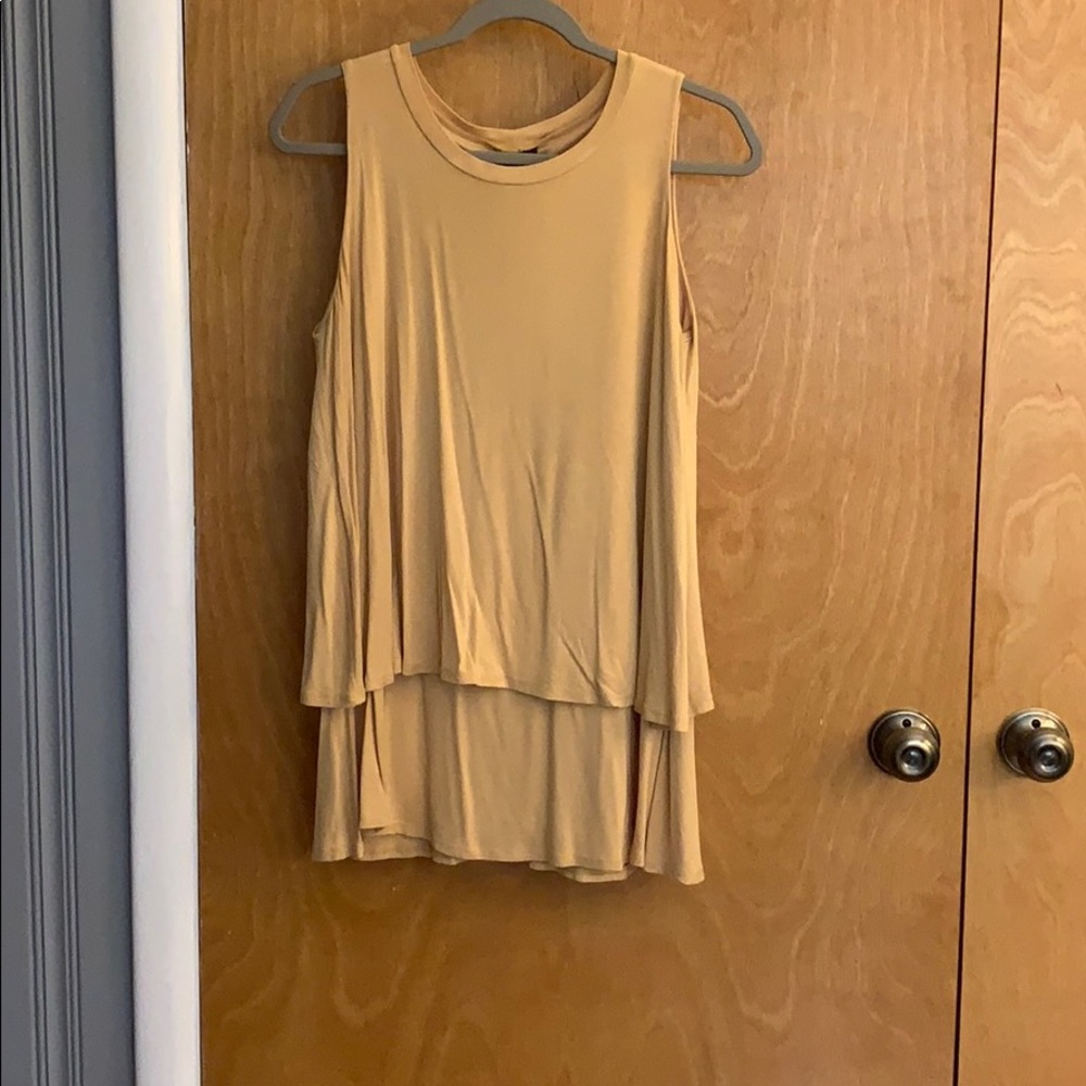 Anges & Dora Tiered Tank